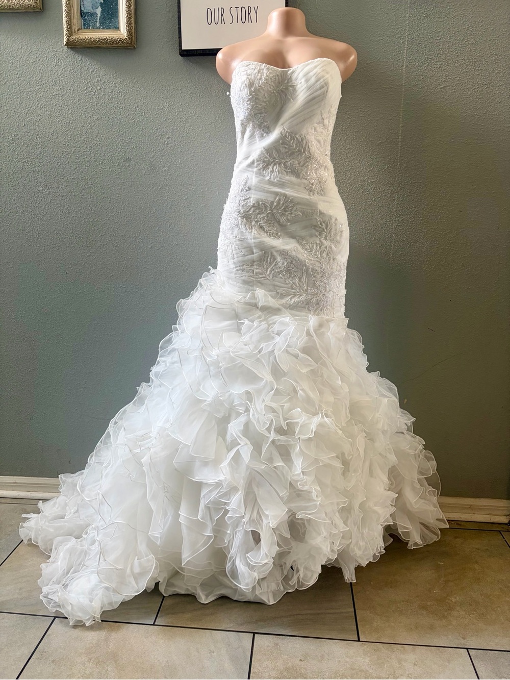 Strapless White Mermaid Wedding Dress with Ruffled Skirt